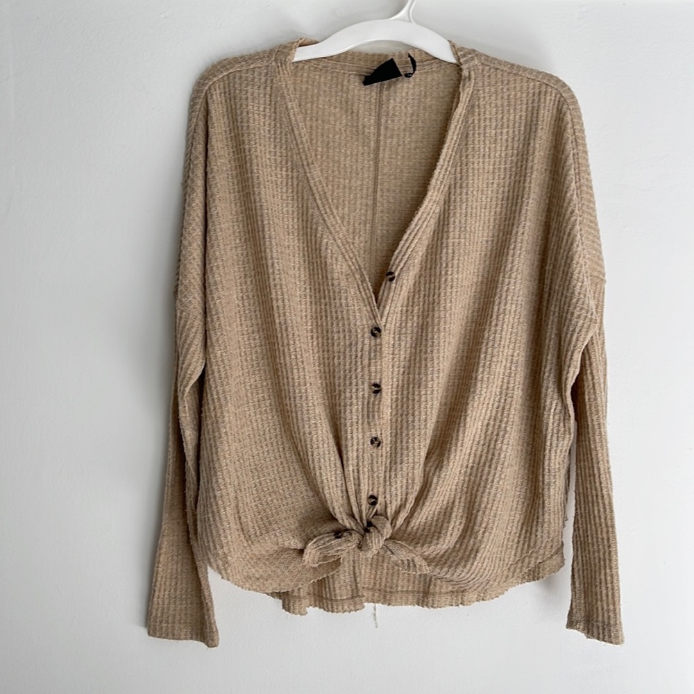 Urban Outfitters Button Up Top. Size M